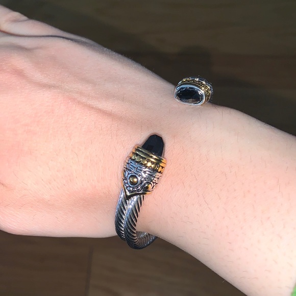 Black Onyx Stone End Caps Cable Bracelet - Picture 4 of 15